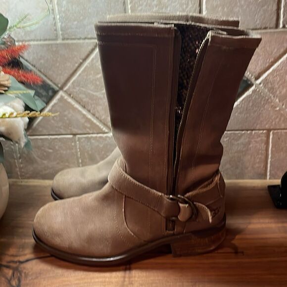 UGG Australia Sylvia Suede Boots - 6.5 - Good Condition - Picture 2 of 10